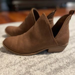Universal Threads Booties